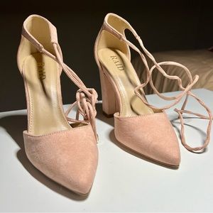 RAID POINTED TOE CHUNKY HEEL LACE UP PUMPS PINK SIZE 4 (FITS SIZE 6) RETAIL $60